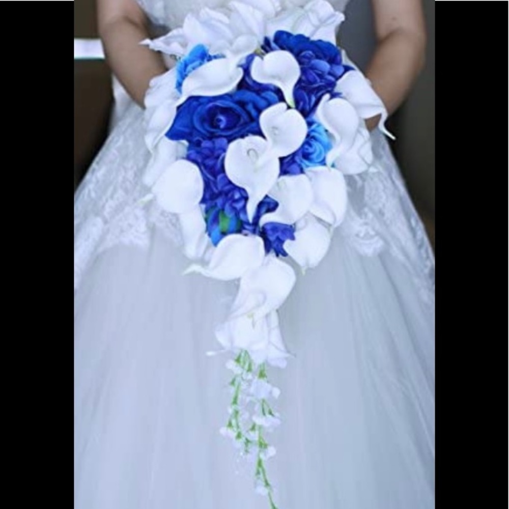 💍 Royal Blue roses/ White lily’s wedding bouquet